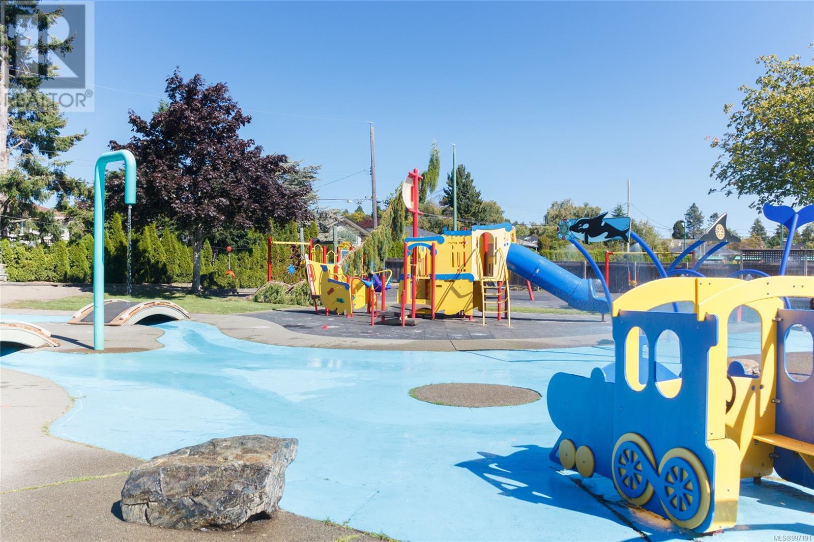 2421 Mowat St, Oak Bay, British Columbia  V8R 5T1 - Photo 32 - 997191