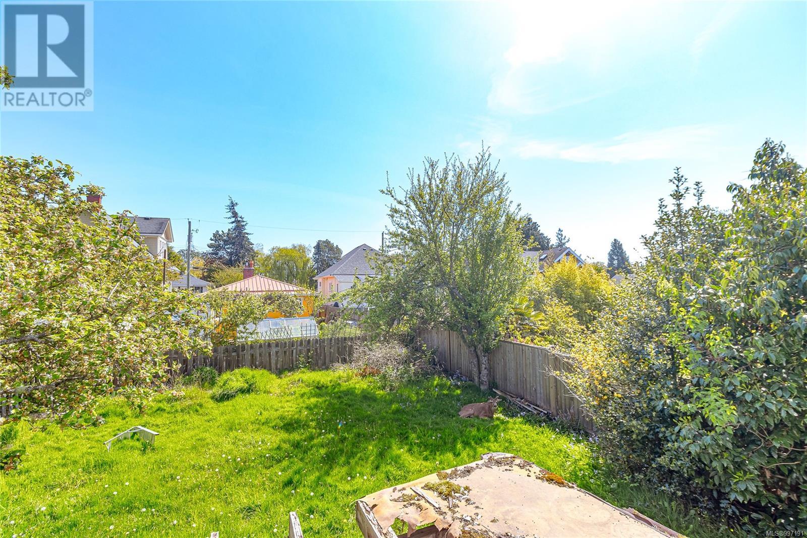 2421 Mowat St, Oak Bay, British Columbia  V8R 5T1 - Photo 13 - 997191