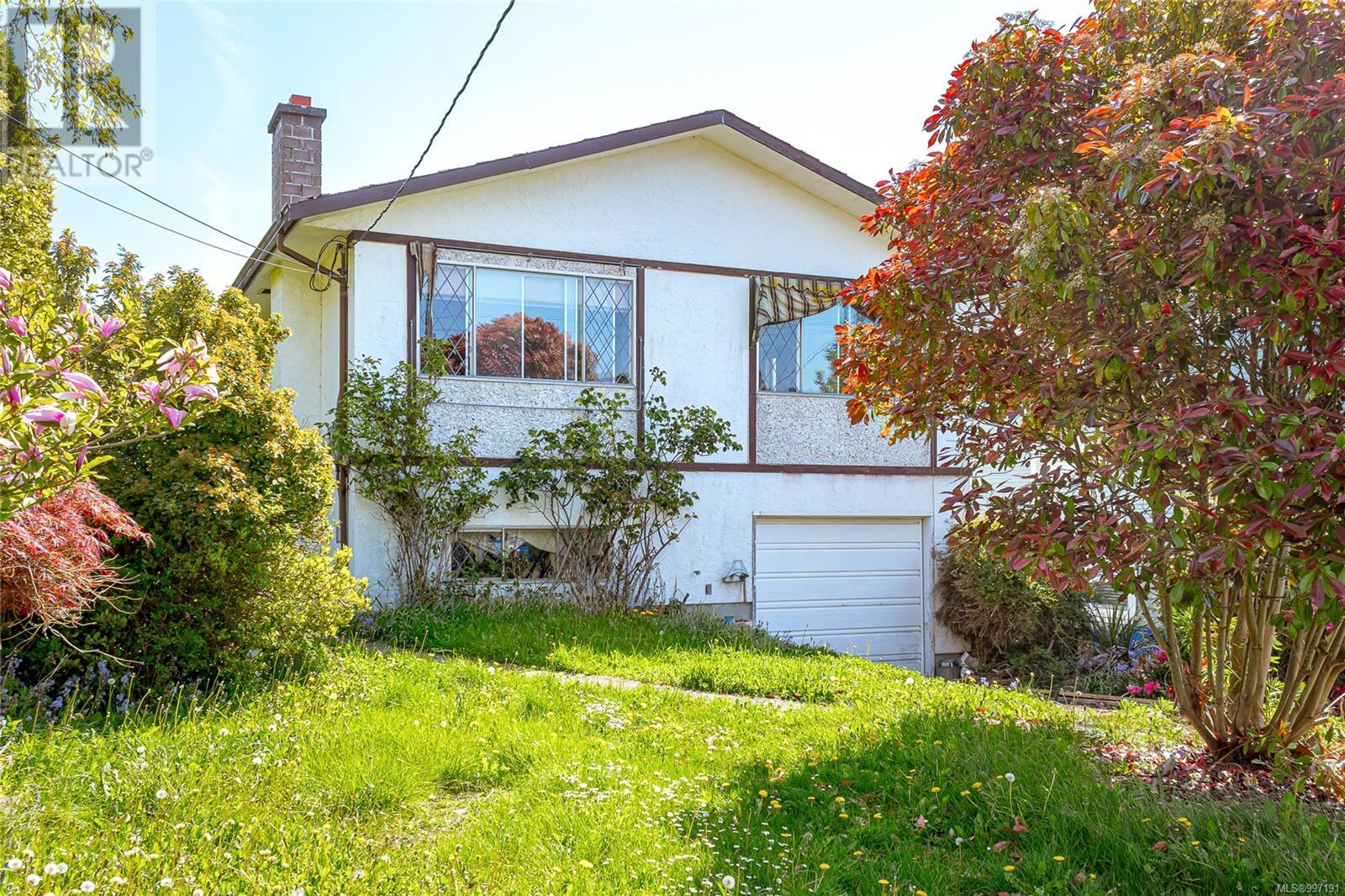 Property at 2421 Mowat St image 4