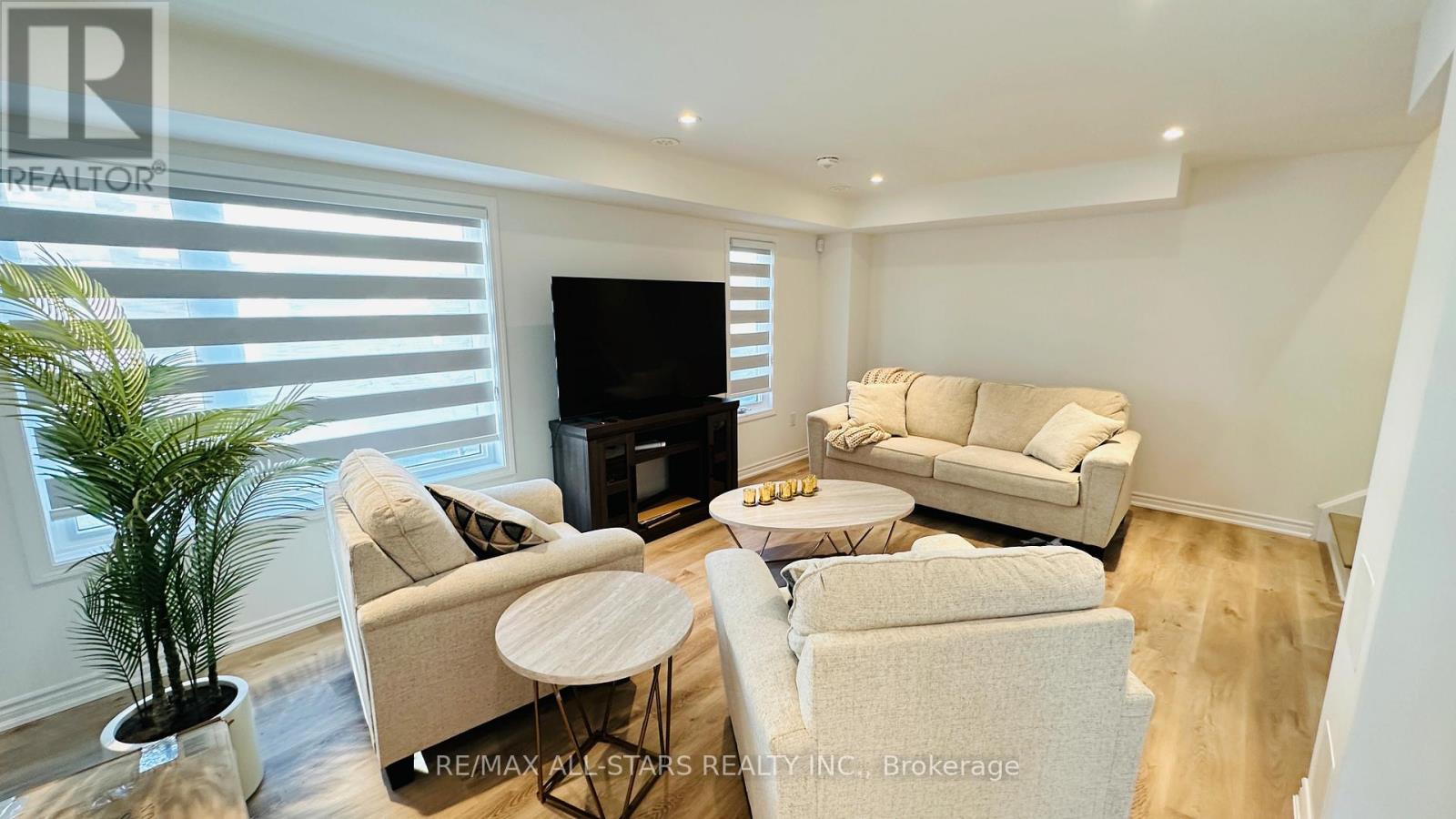 67 Wyn Wood Lane, Orillia, Ontario  L3V 8P7 - Photo 7 - S12122313
