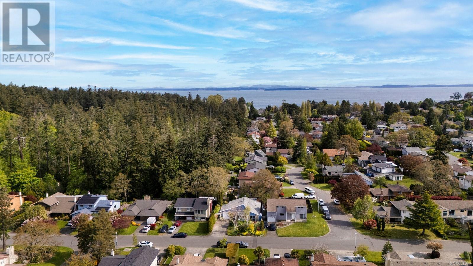 4395 Robinwood Dr, Saanich, British Columbia  V8N 5R7 - Photo 25 - 997080