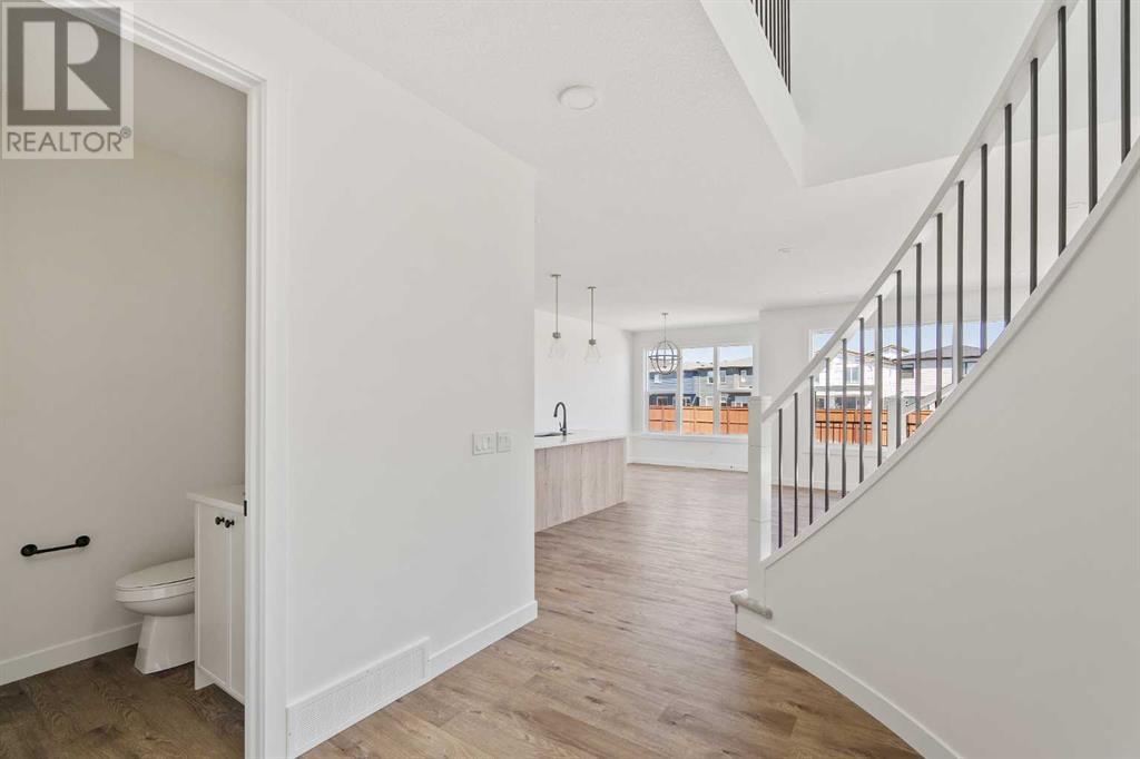 Property at 453 Cranbrook Gardens SE image 3