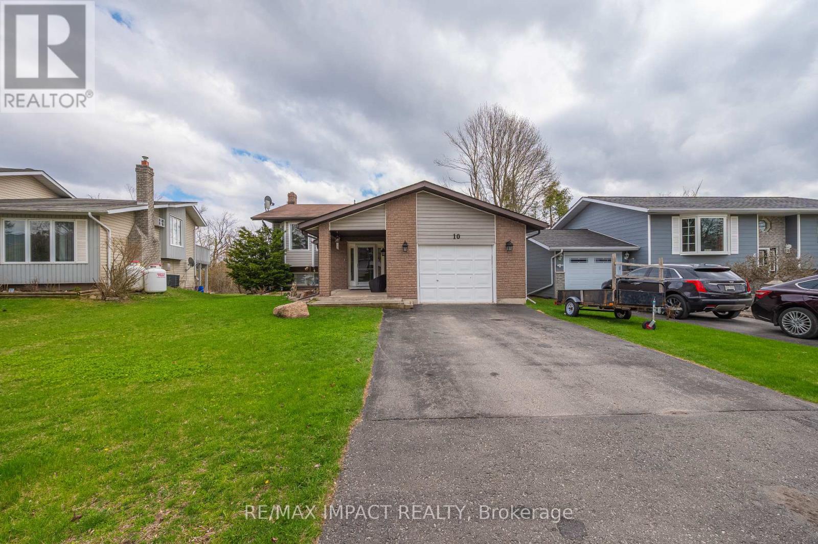 Property at 10 CEDARTREE LANE image 2