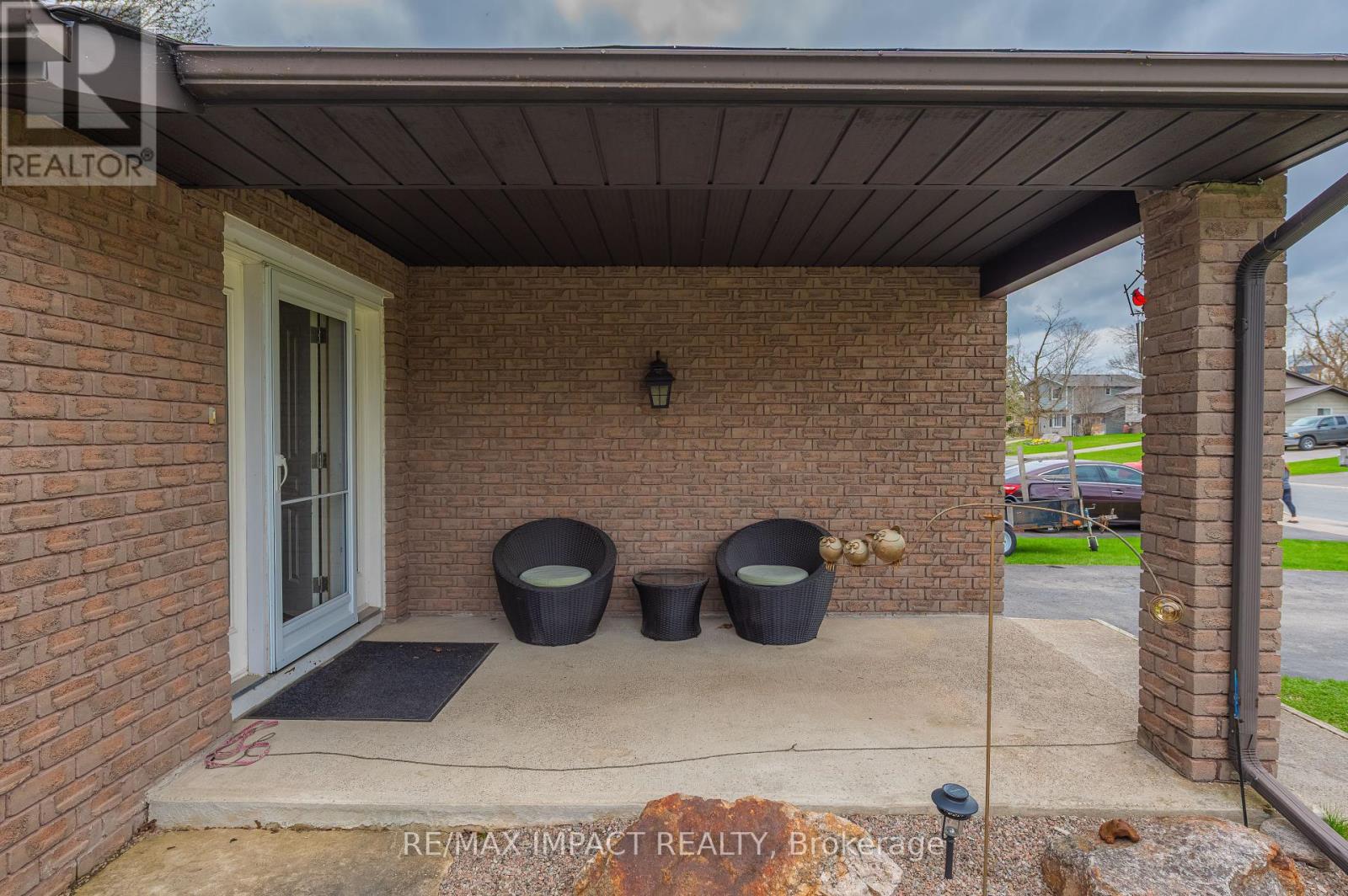 Property at 10 CEDARTREE LANE image 3