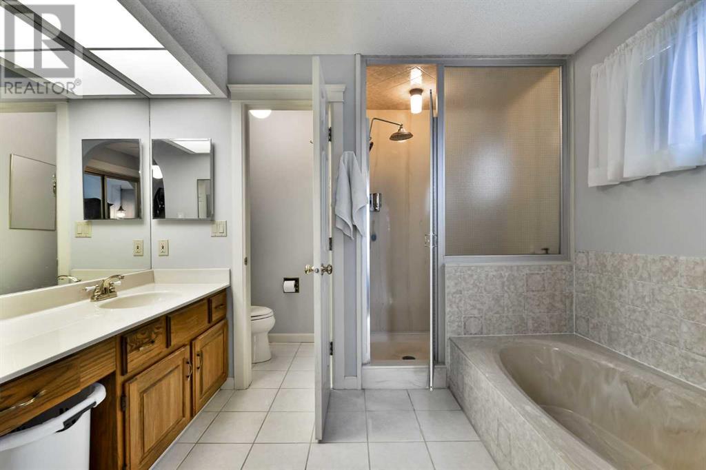 49 Stratford Place Sw, Calgary, Alberta  T3H 1H7 - Photo 21 - A2216410