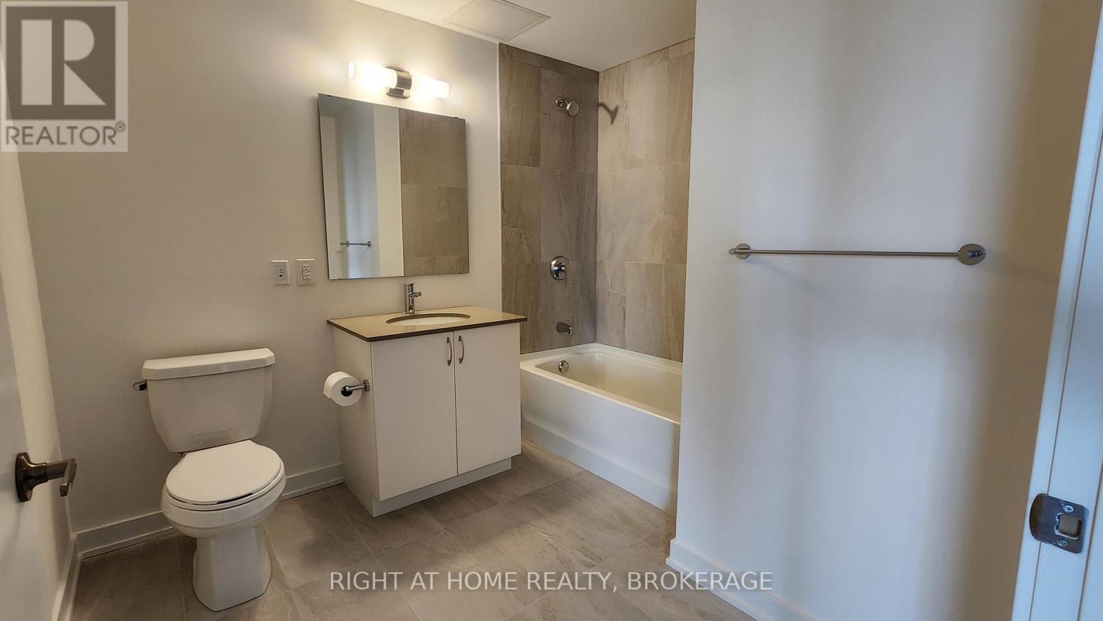907 - 56 Lakeside Terrace, Barrie, Ontario  L4M 7B9 - Photo 12 - S12122350