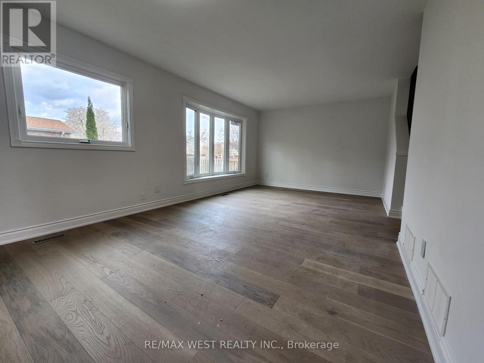 Main & Second Floor - 2401 Hemlock Court, Burlington (Brant Hills), Ontario  L7M 1X7 - Photo 12 - W12122335
