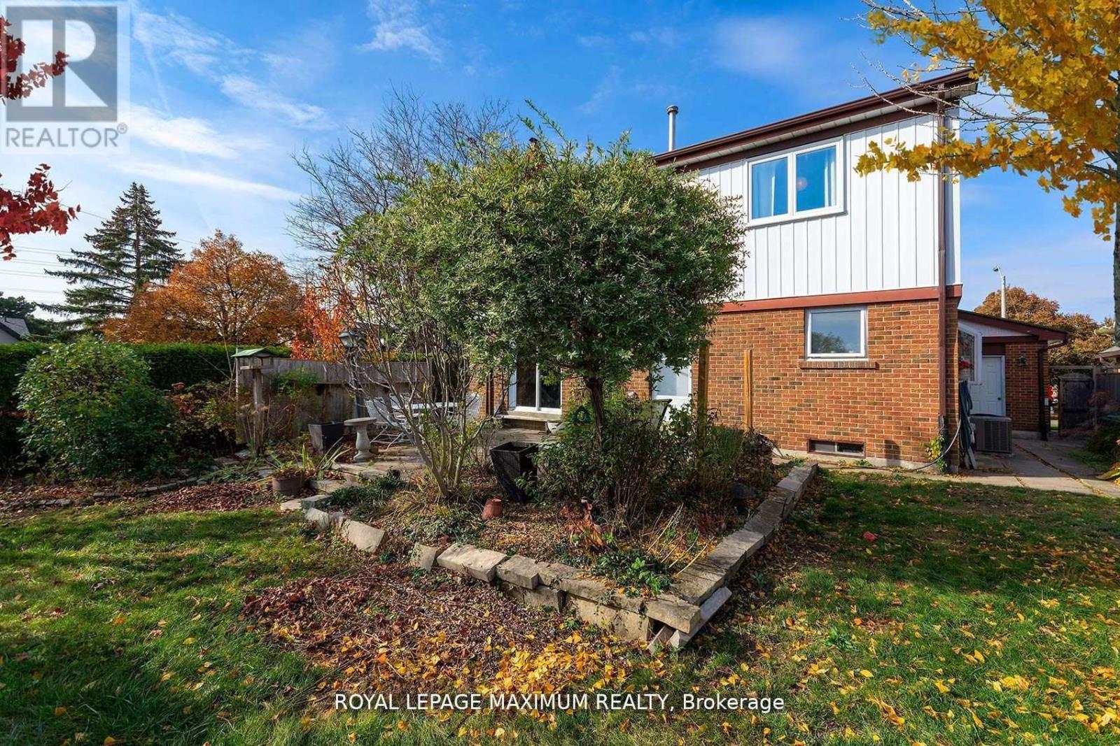 30 Milford Crescent, Brampton, Ontario  L6S 3E3 - Photo 18 - W12122341