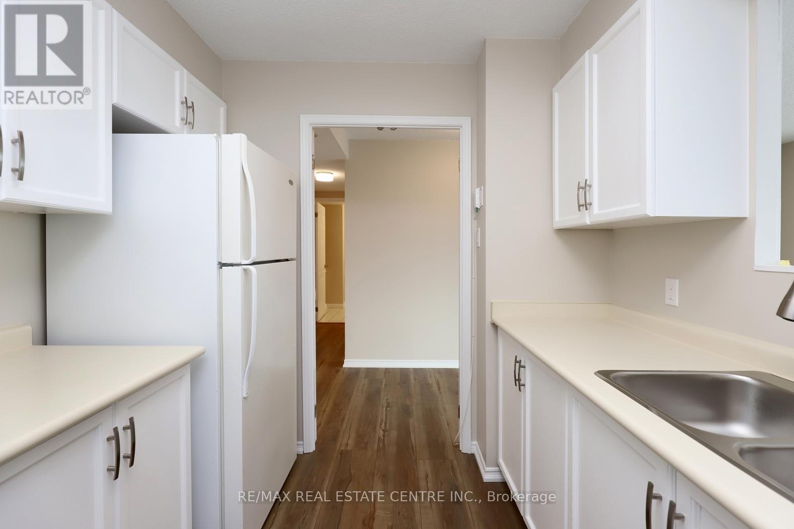 1201 - 100 Millside Drive, Milton (Om Old Milton), Ontario  L9T 5E2 - Photo 11 - W12122344