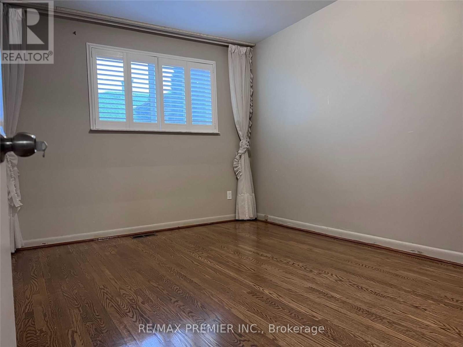 1 Brady Crescent, Toronto, Ontario  M3L 2B6 - Photo 4 - W12122354