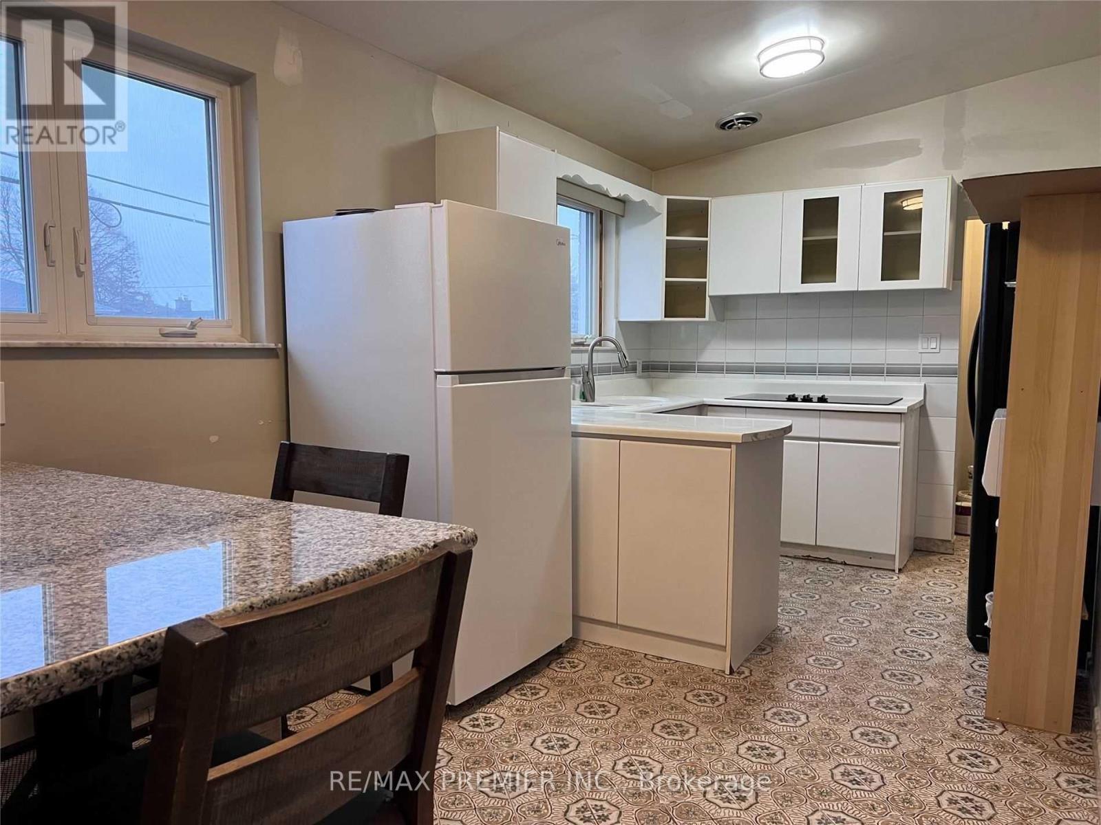 1 Brady Crescent, Toronto, Ontario  M3L 2B6 - Photo 7 - W12122354