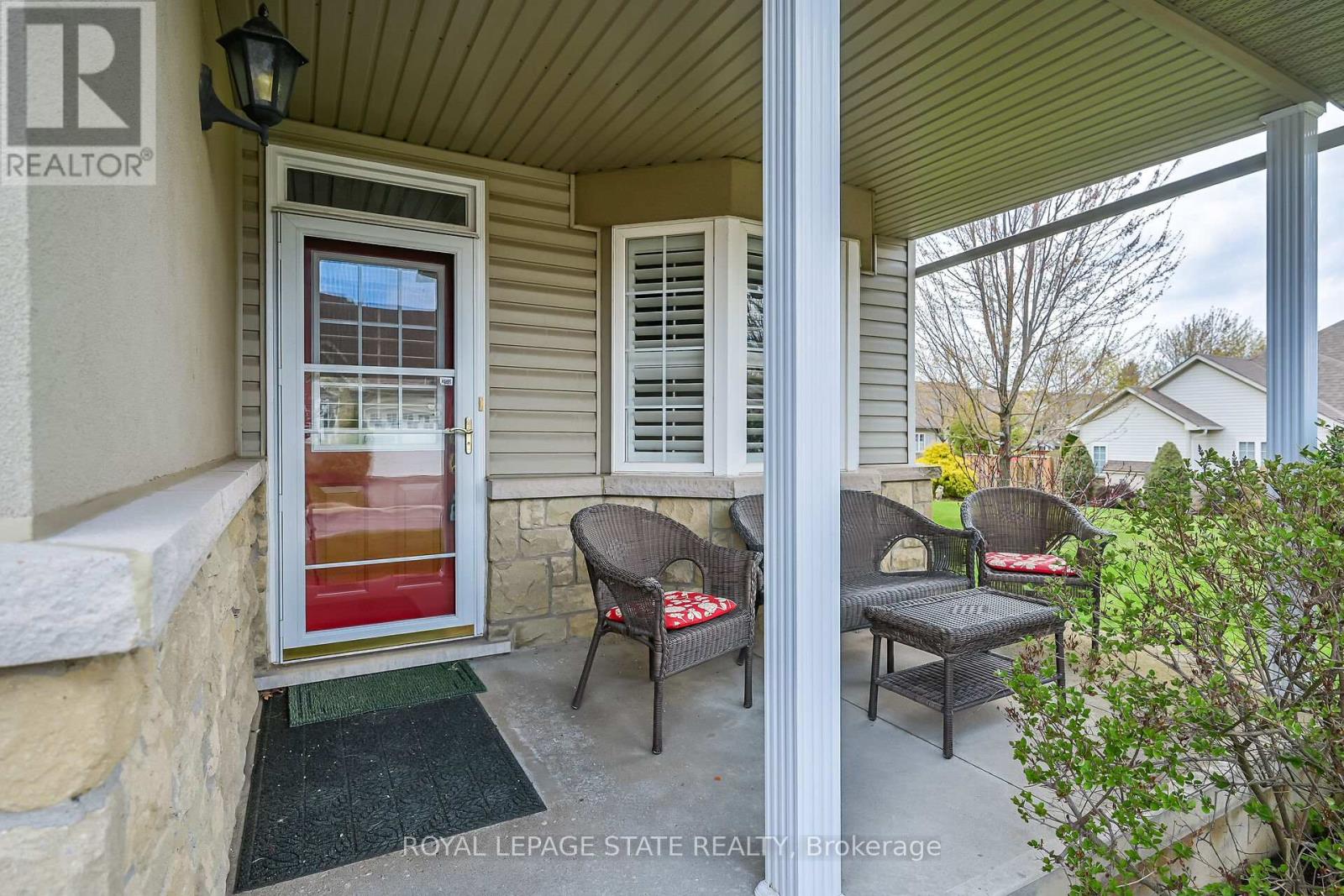 10 - 212 Stonehenge Drive, Hamilton (Meadowlands), Ontario  L9K 1N5 - Photo 3 - X12122356