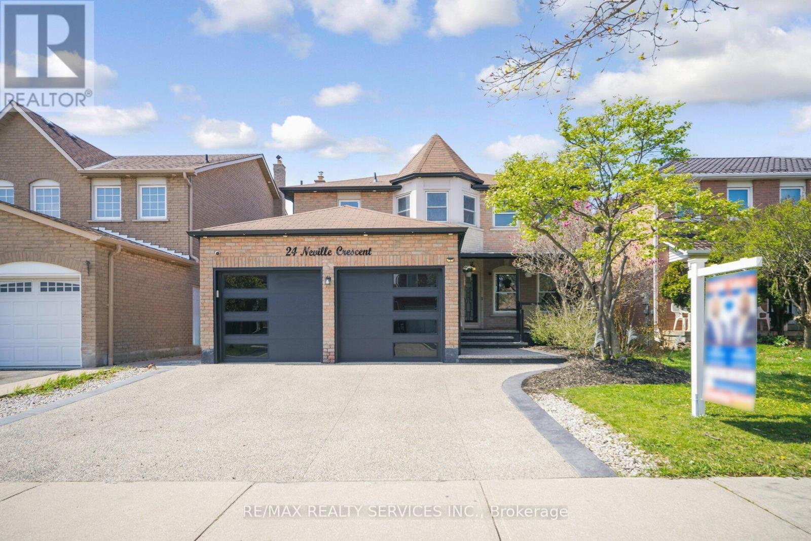 24 Neville Crescent, Brampton, Ontario  L6S 5L1 - Photo 2 - W12118293