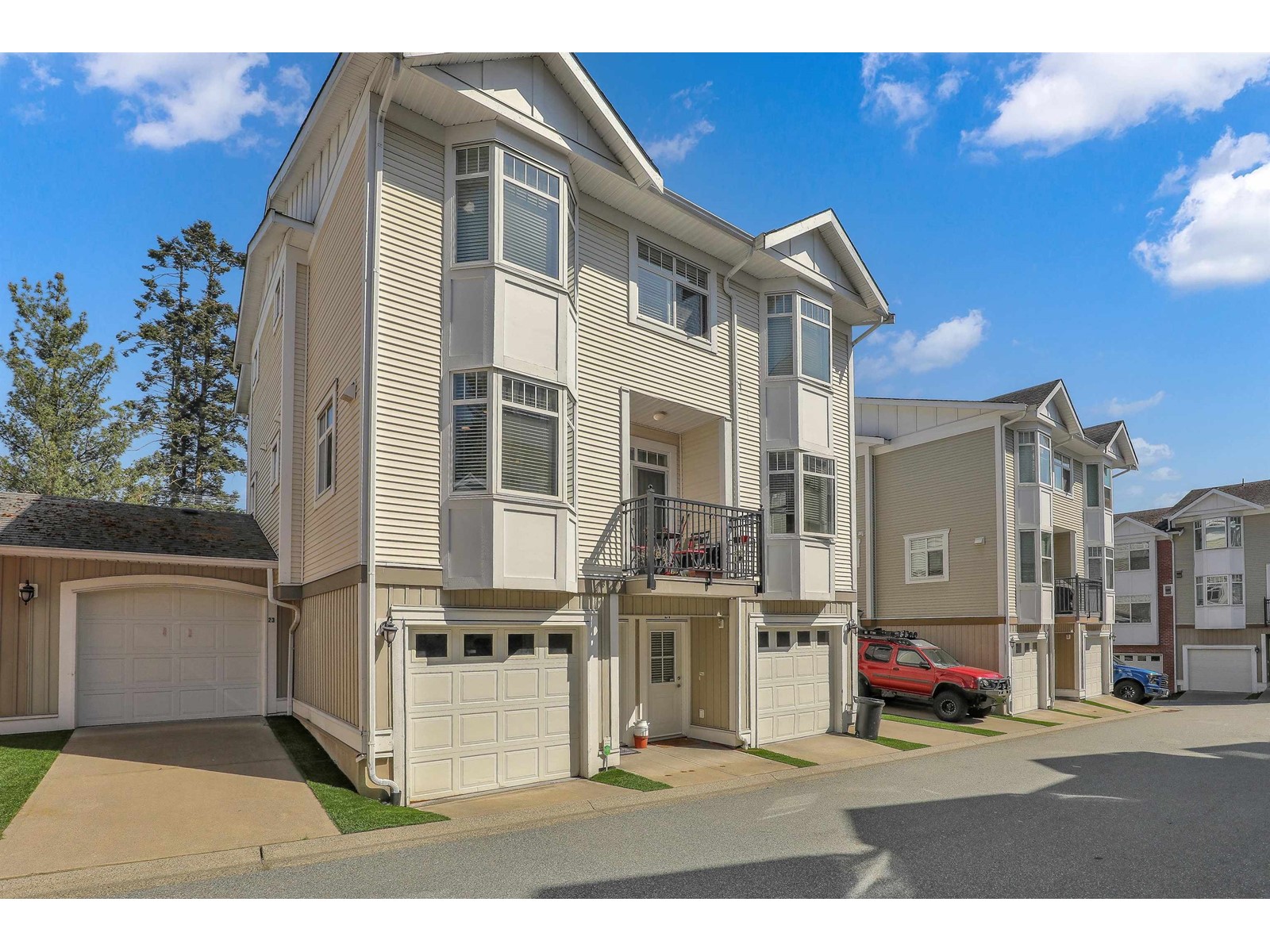 Property at 22 19551 66 AVENUE image 2