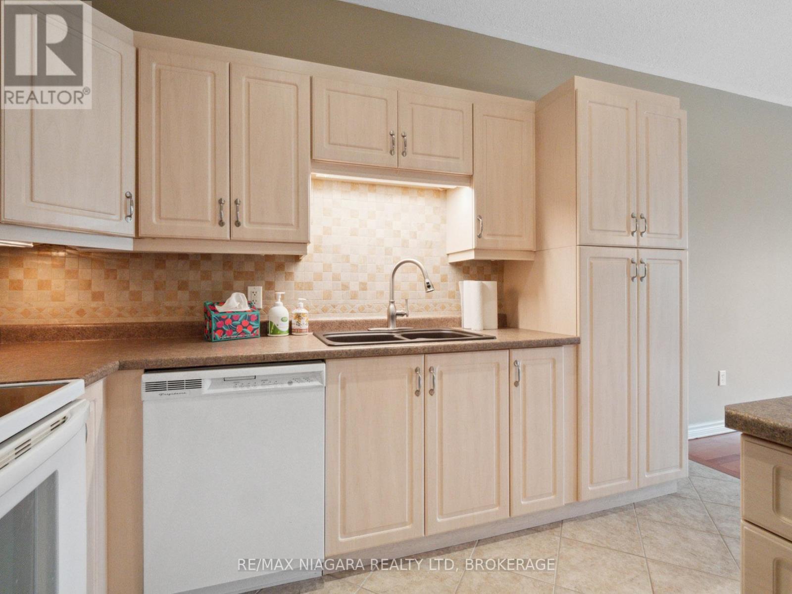 5 - 4291 Montrose Road, Niagara Falls, Ontario  L2H 1K1 - Photo 10 - X12122369