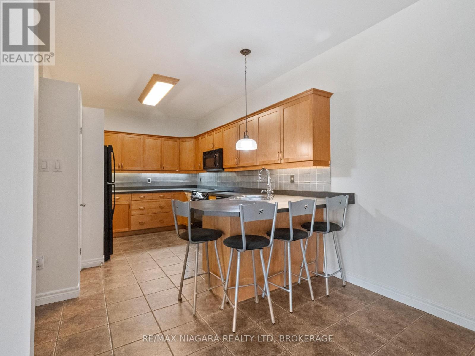 Property at 2270 STONEHAVEN AVENUE E image 5