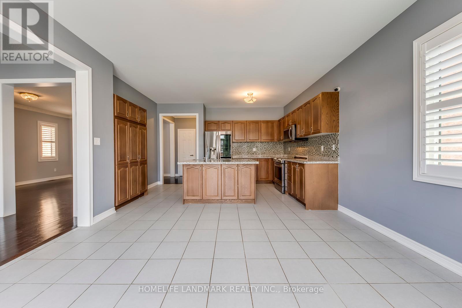 377 Lauderdale Drive, Vaughan (Patterson), Ontario  L6A 4K9 - Photo 13 - N12118704
