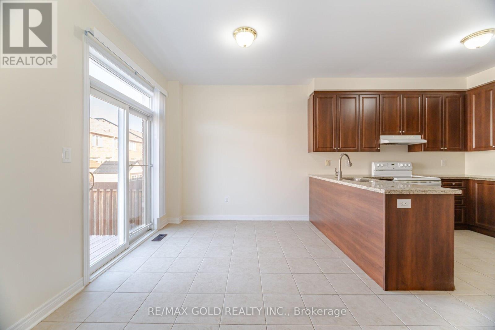 17 Shediac Road, Brampton, Ontario  L6Y 0N1 - Photo 8 - W12118157