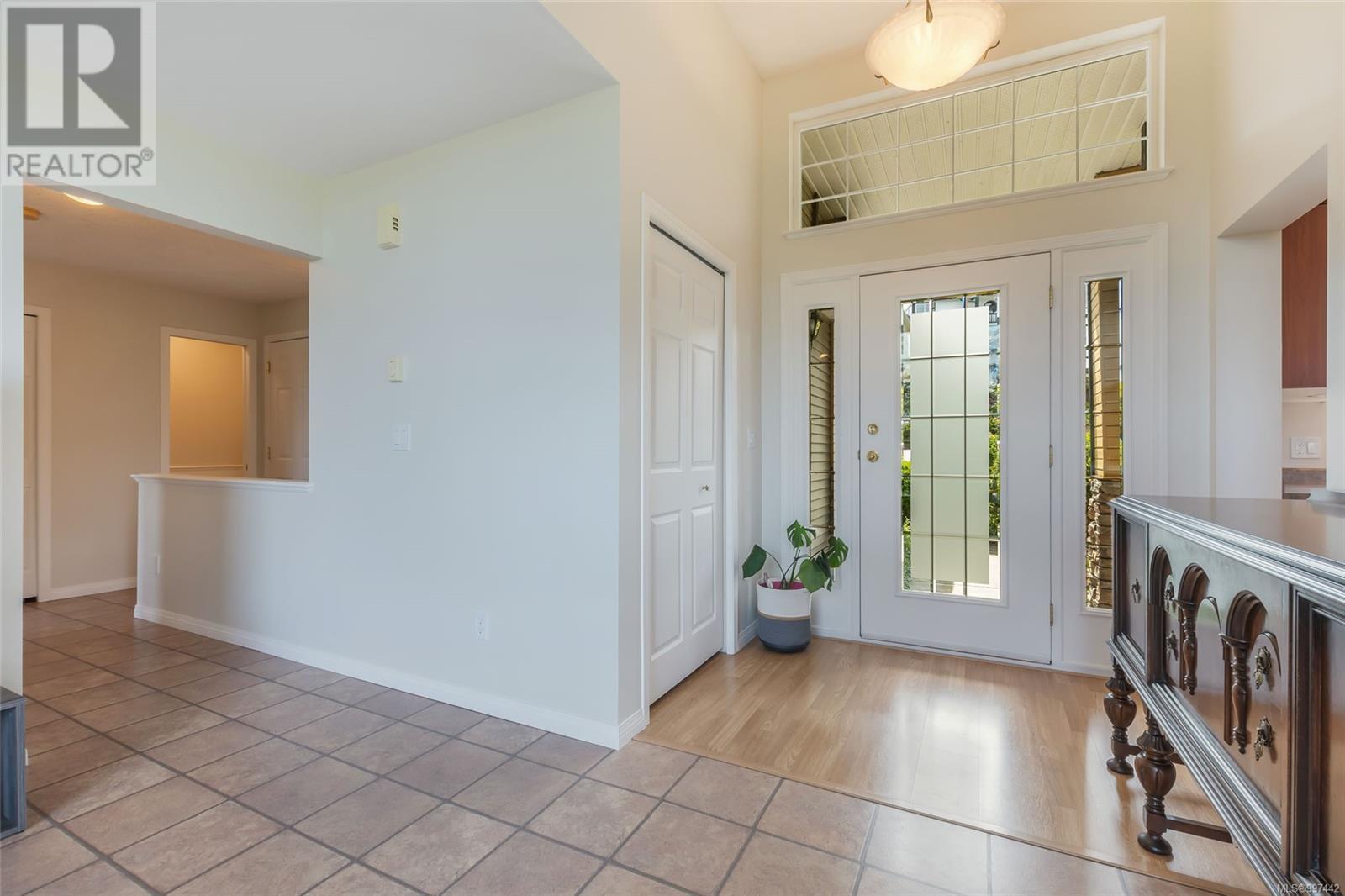 Property at 523 Louise Rd image 3