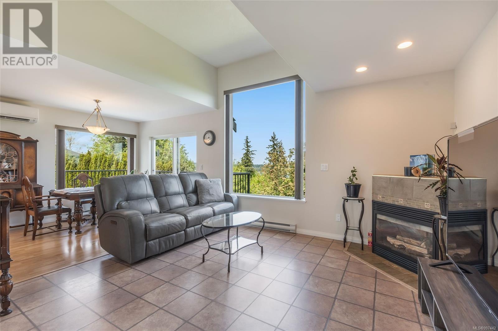 Property at 523 Louise Rd image 4