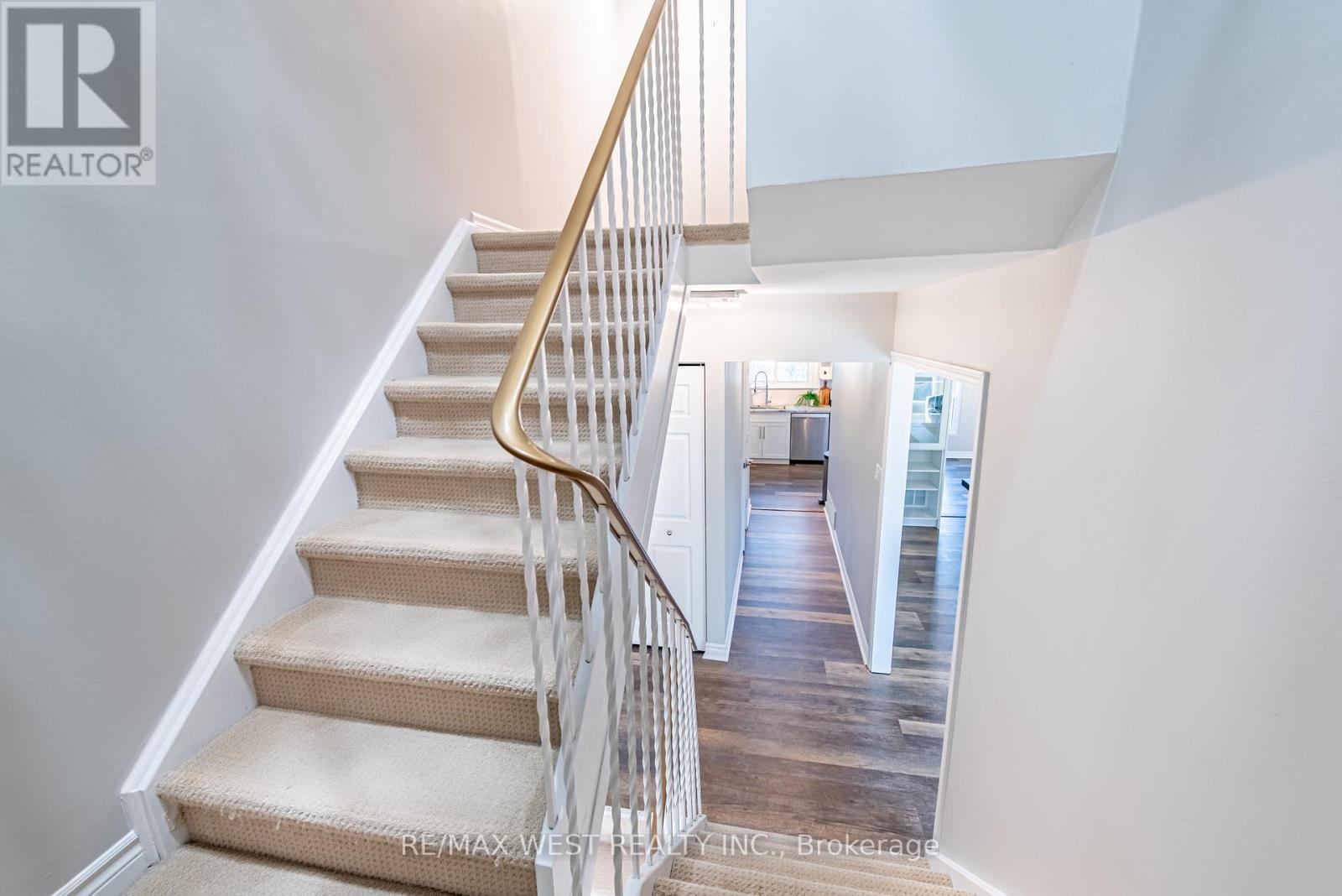 Property at 26 - 222 PEARSON STREET image 2