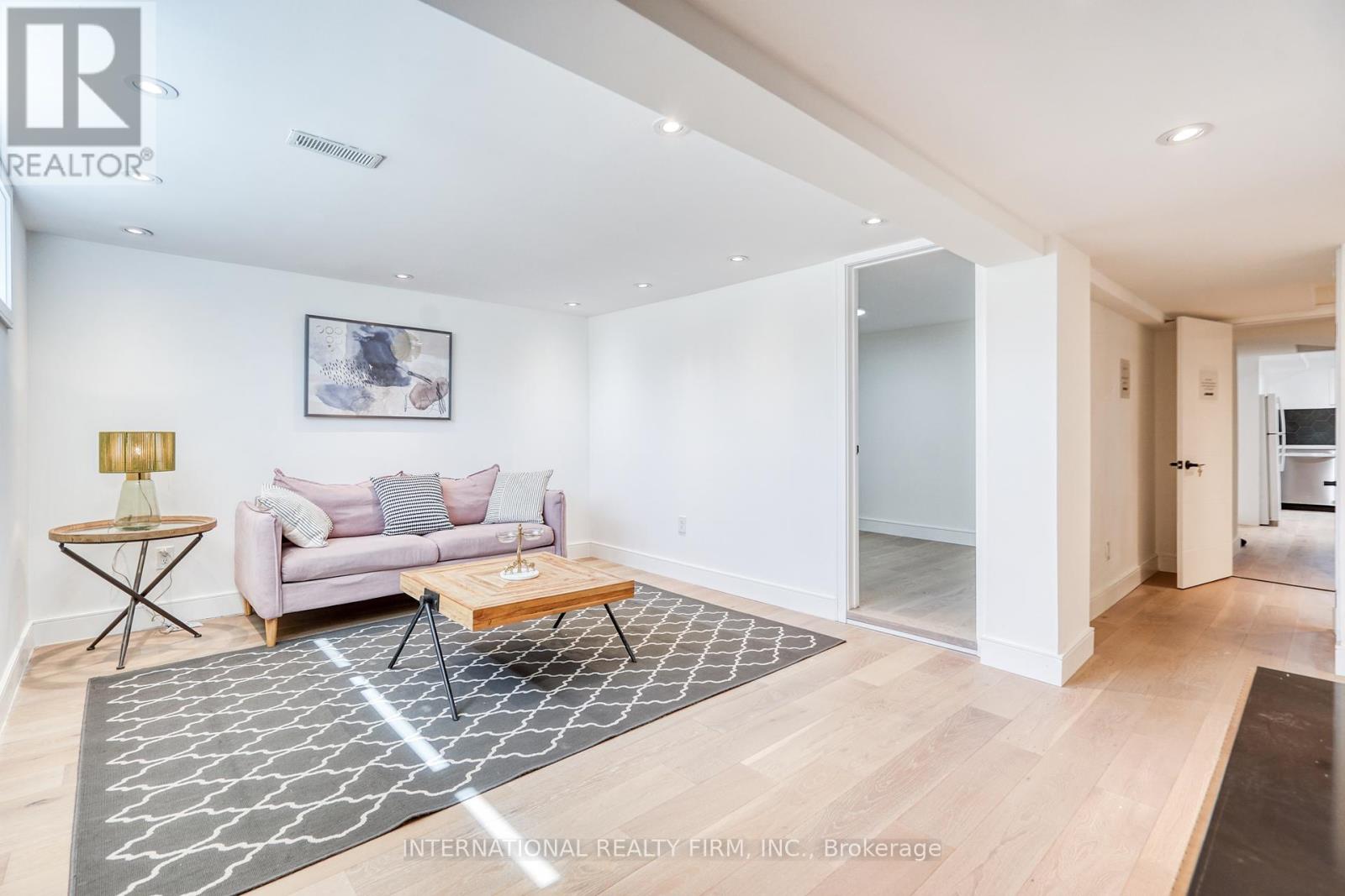 16 Paragon Road, Toronto, Ontario  M9R 1J5 - Photo 11 - W12122387