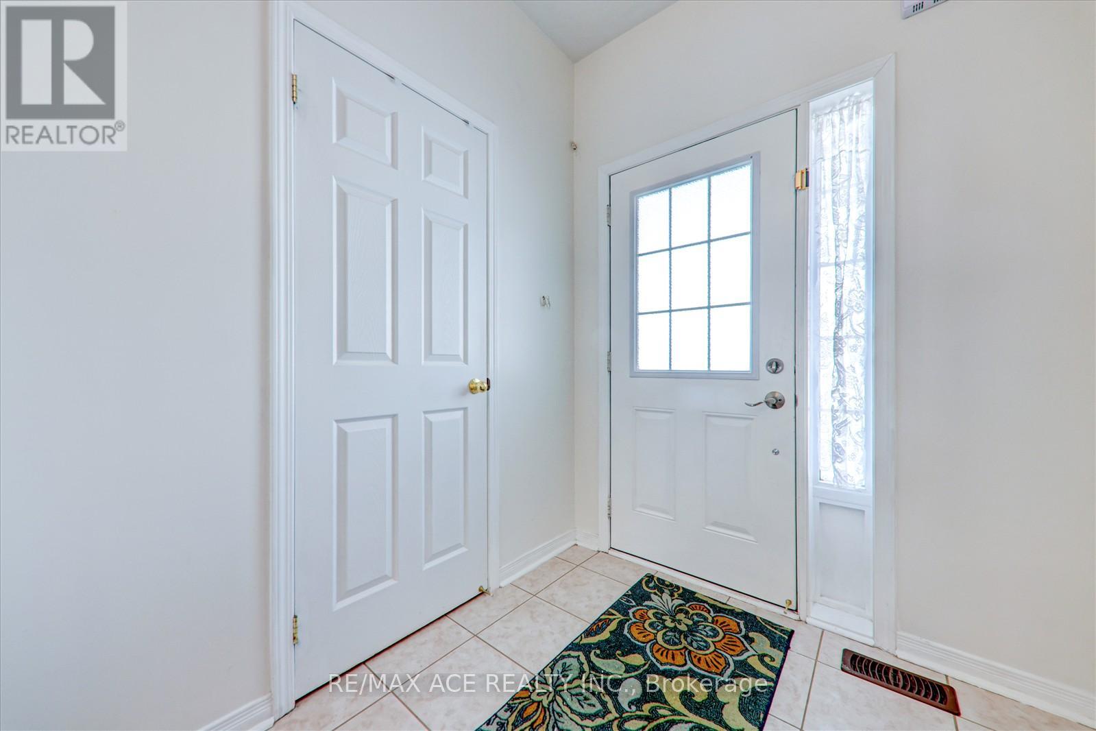 88 Kettlewell Crescent, Brampton, Ontario  L6R 0T1 - Photo 4 - W12122410