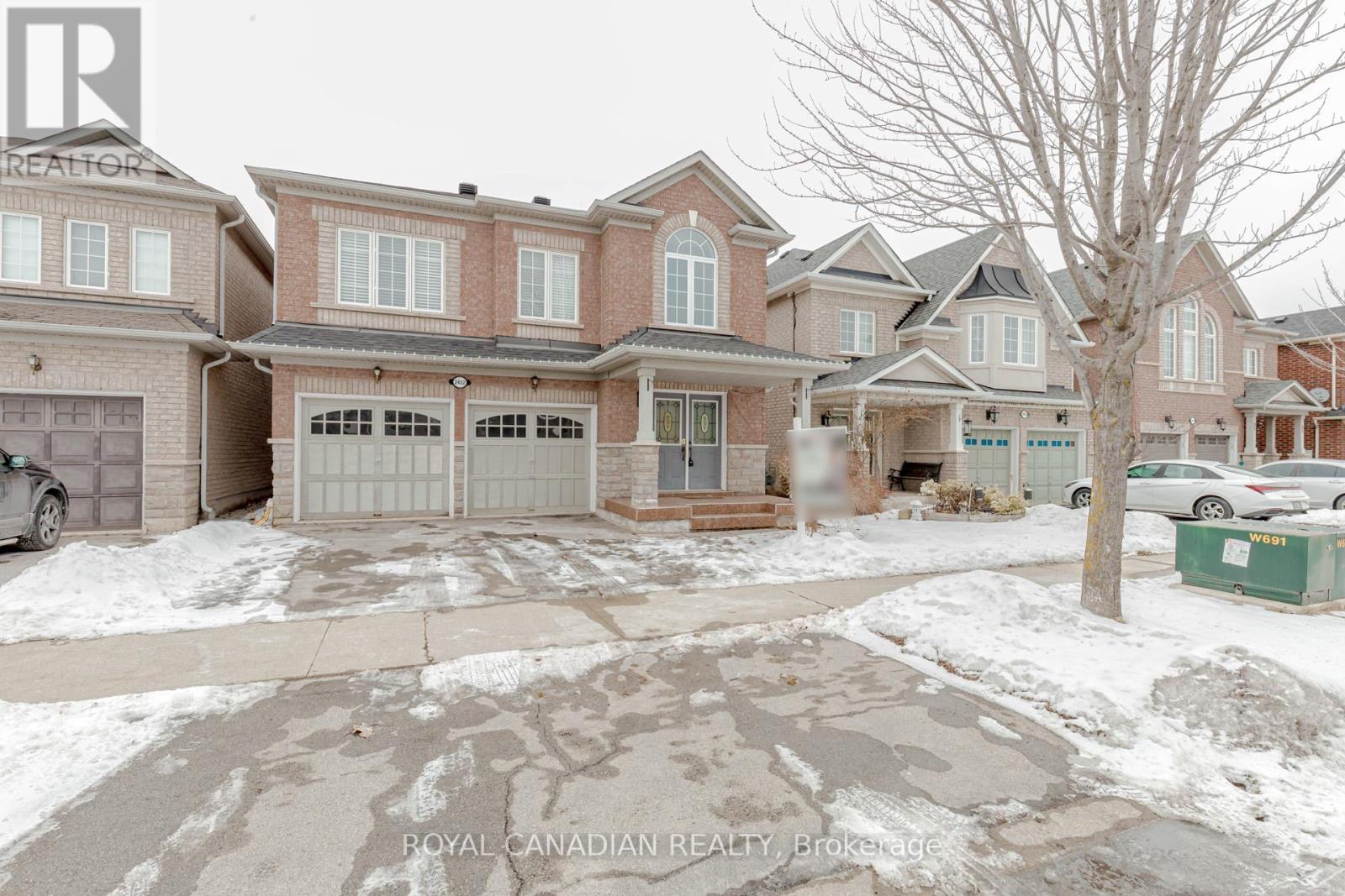2452 Pathfinder Drive, Burlington, Ontario  L7L 6X9 - Photo 1 - W12122416