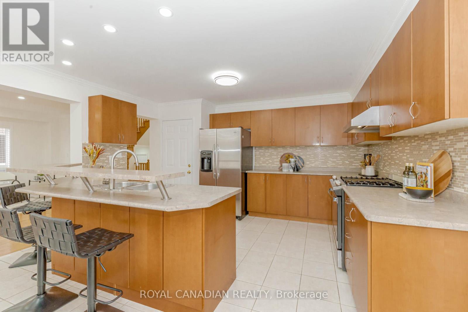 2452 Pathfinder Drive, Burlington, Ontario  L7L 6X9 - Photo 16 - W12122416