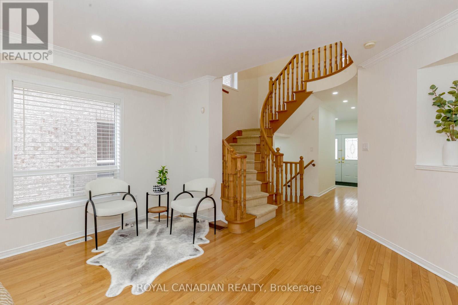 2452 Pathfinder Drive, Burlington, Ontario  L7L 6X9 - Photo 7 - W12122416