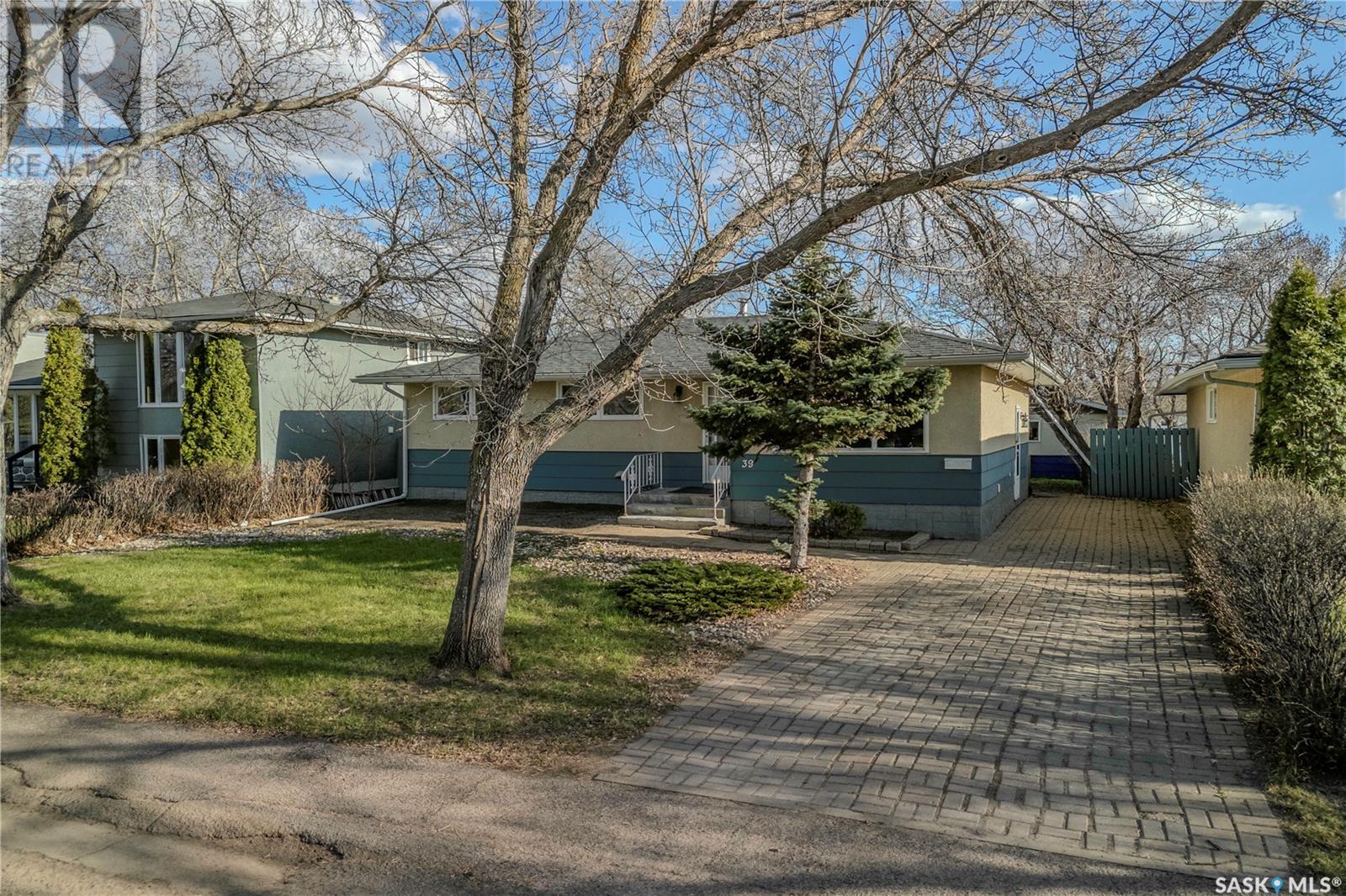 Property at 39 FUHRMANN CRESCENT image 4