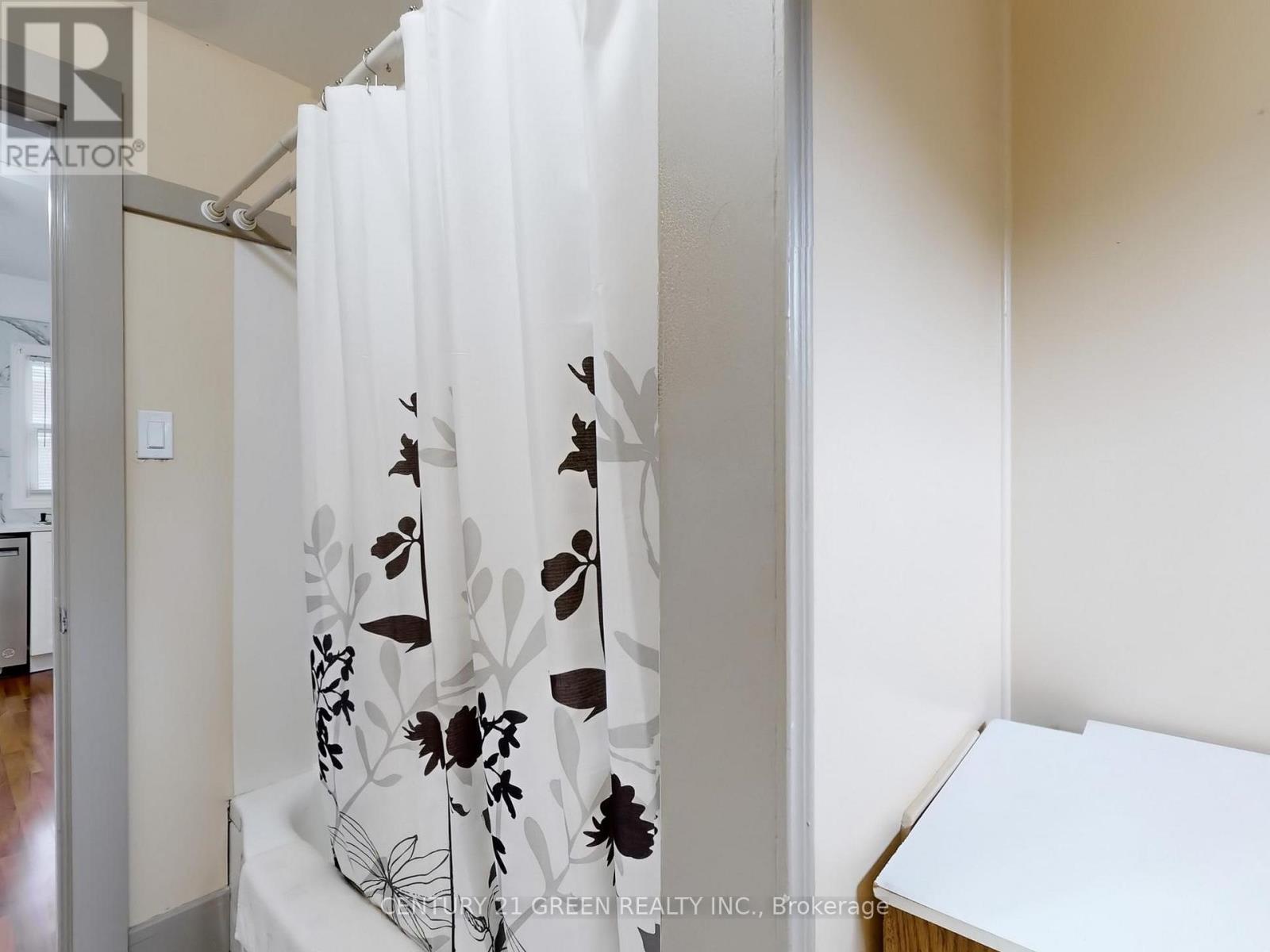 521 Carlton Street, St. Catharines, Ontario  L2M 4X6 - Photo 26 - X12122407