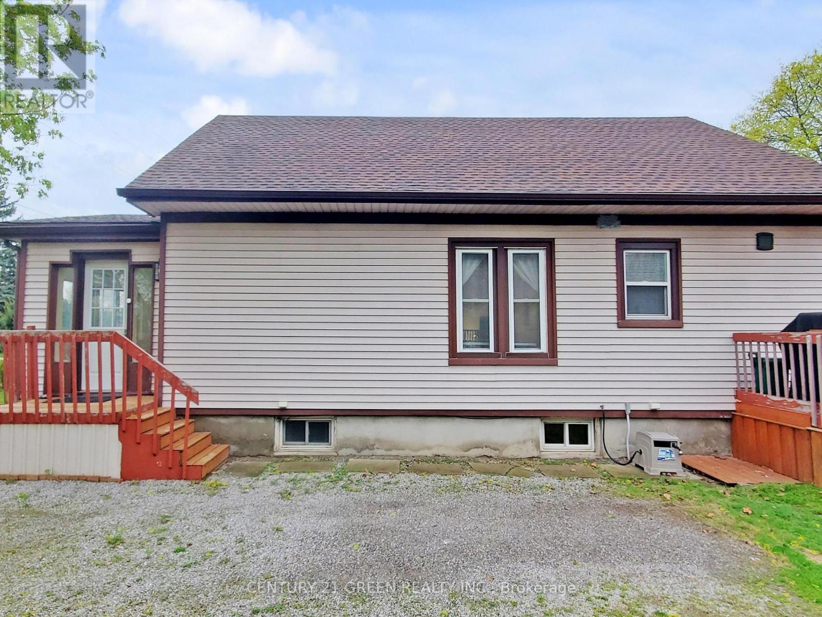 521 Carlton Street, St. Catharines, Ontario  L2M 4X6 - Photo 3 - X12122407