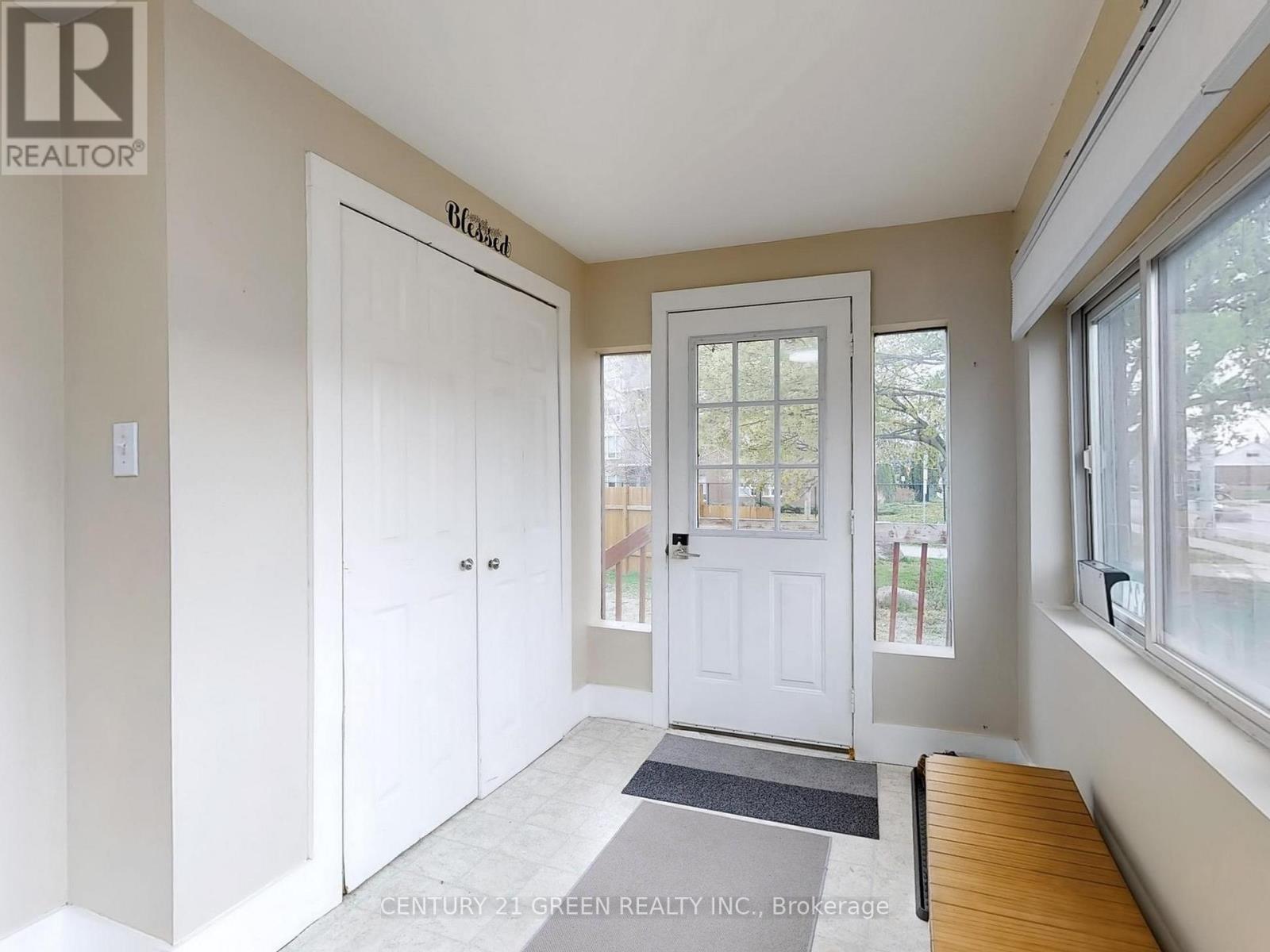 521 Carlton Street, St. Catharines, Ontario  L2M 4X6 - Photo 30 - X12122407