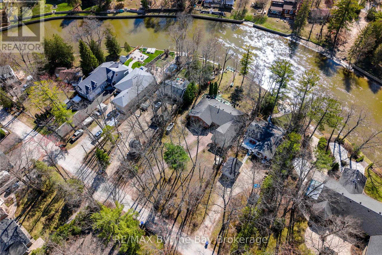 Property at 174 32ND STREET S image 3