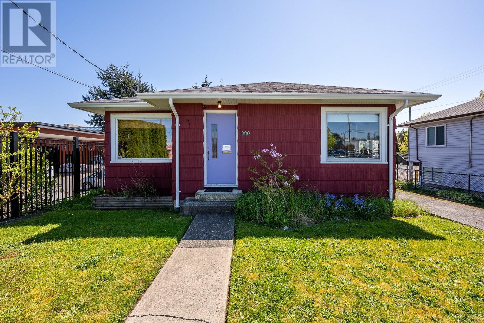 380 10th St, courtenay, British Columbia V9N1P5
