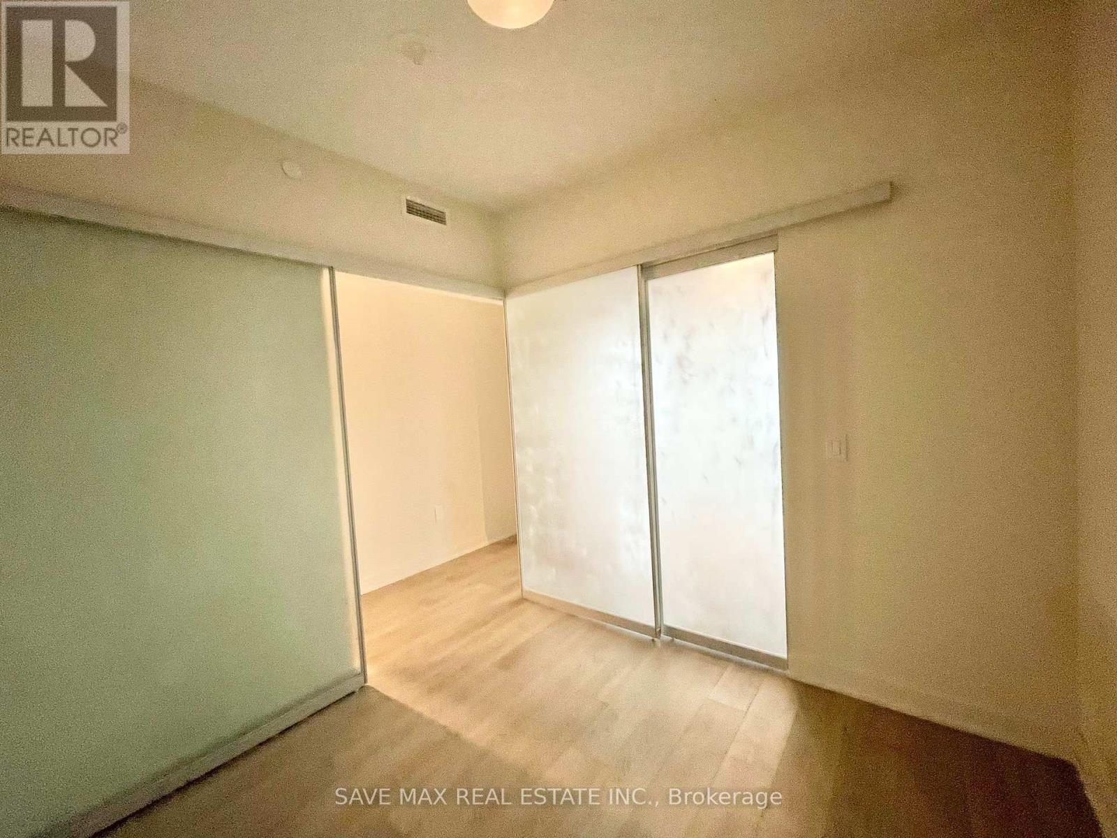 1020 - 212 King William Street, Hamilton, Ontario  L8R 3P2 - Photo 5 - X12121503