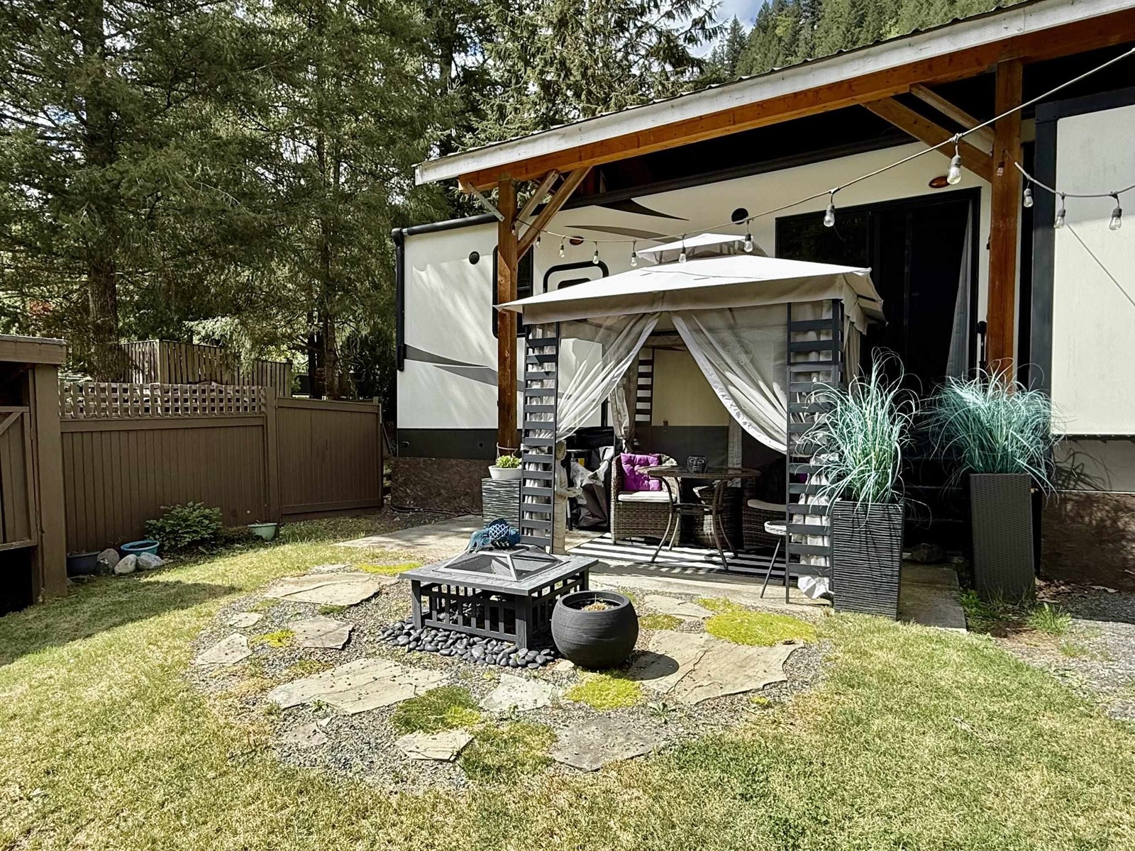 16 1650 Columbia Valley Road, Columbia Valley, Columbia Valley, British Columbia  V2R 4X3 - Photo 1 - R2996176