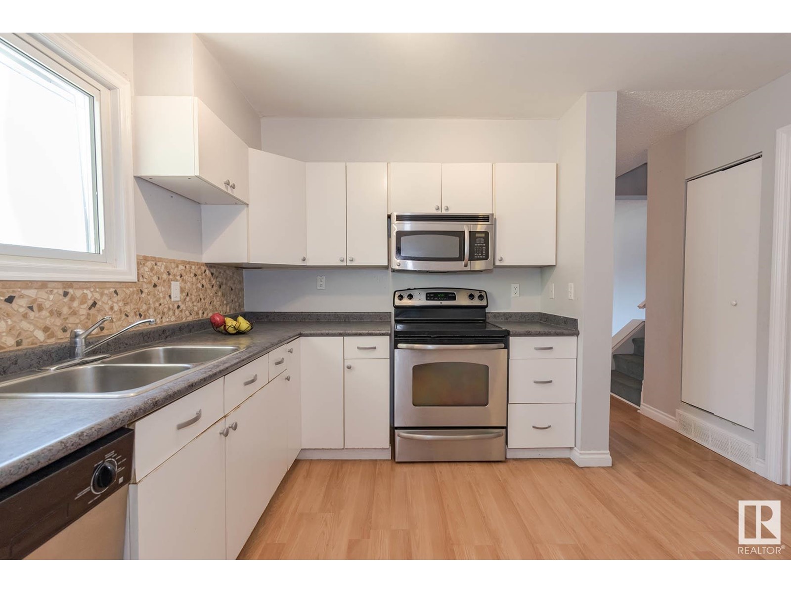Property at 8041 27 AV NW image 5