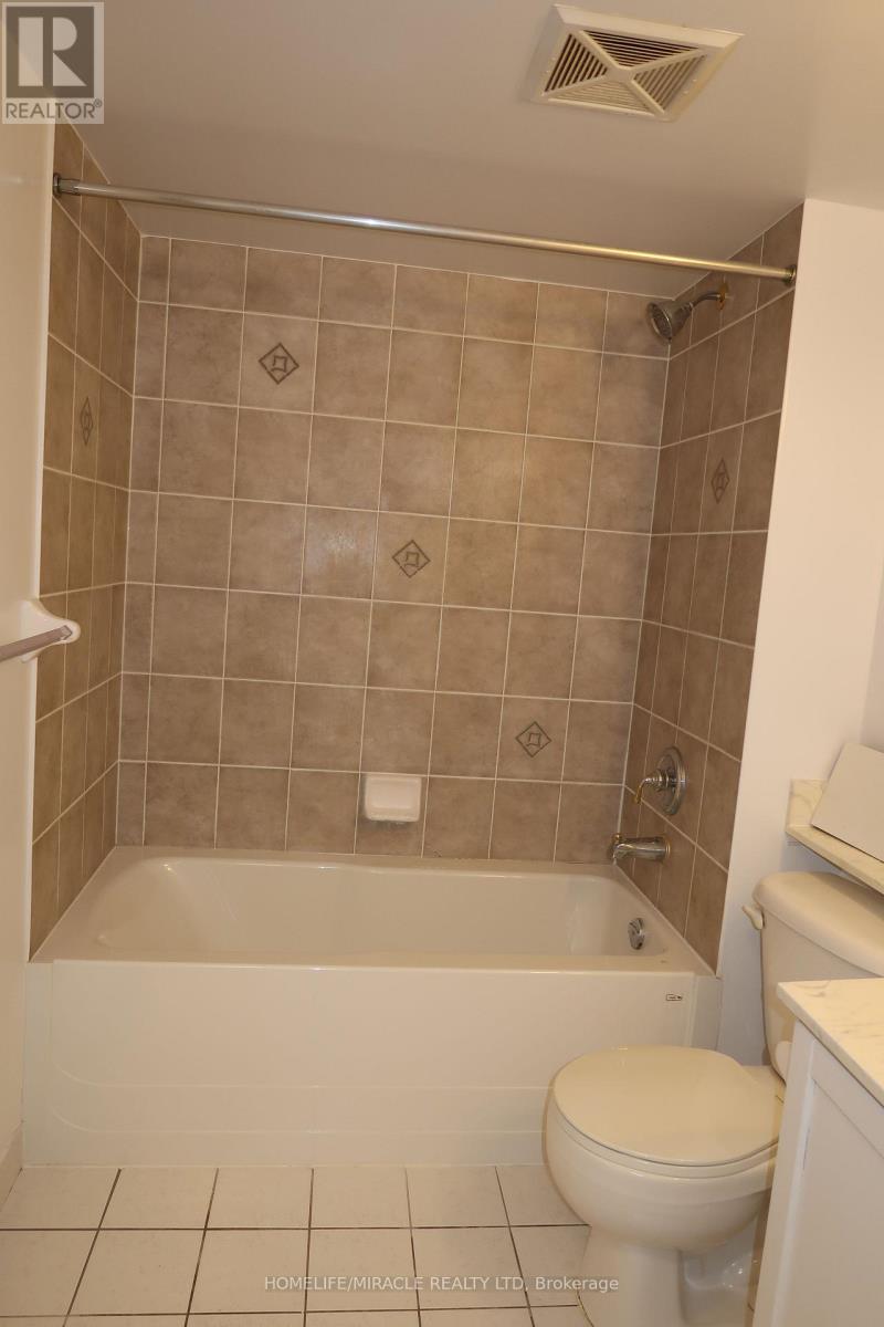 1801 - 4889 Kimbermount Avenue, Mississauga, Ontario  L5M 7R9 - Photo 6 - W12122445