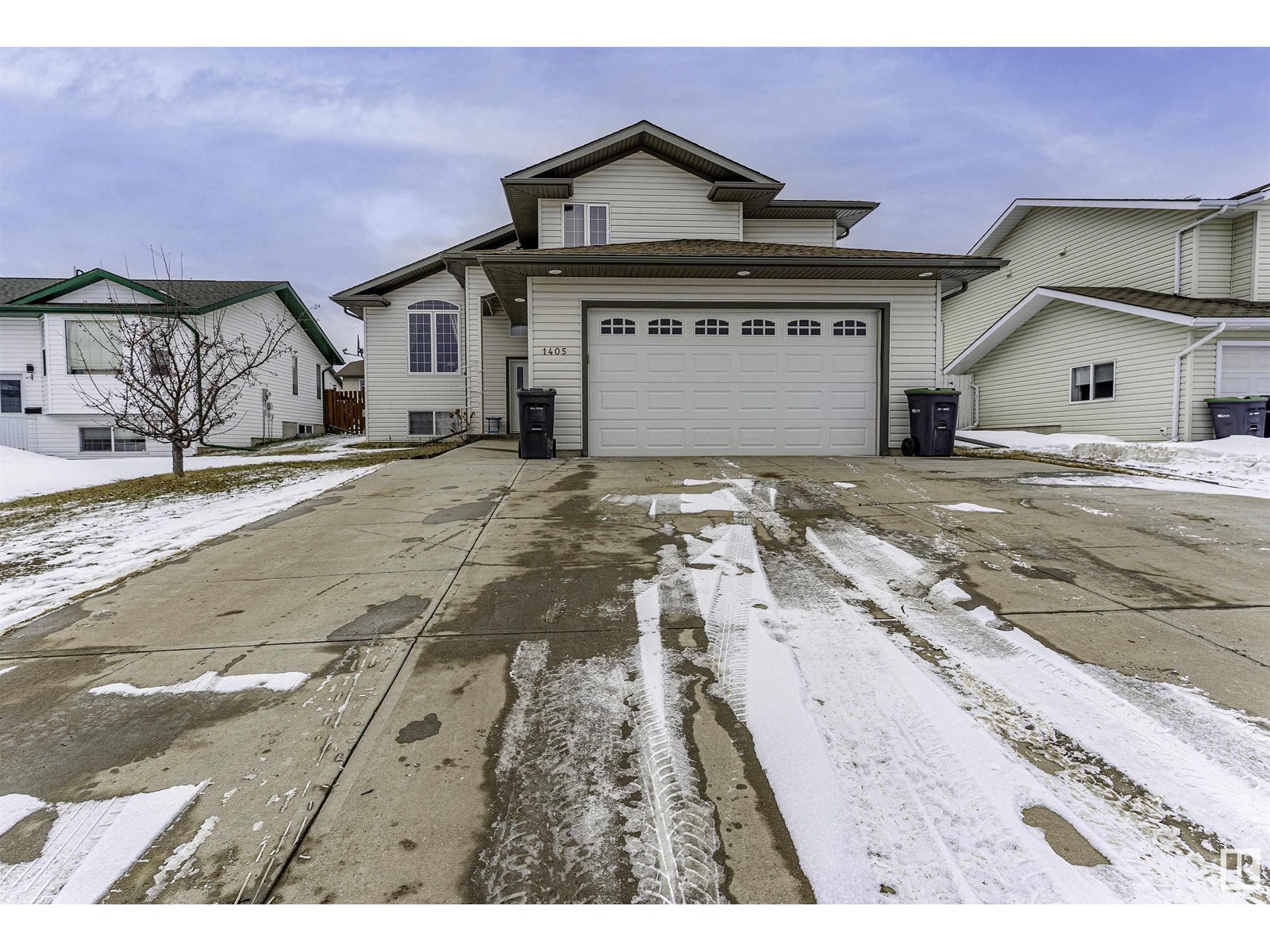 Property at 1405 14 ST image 2