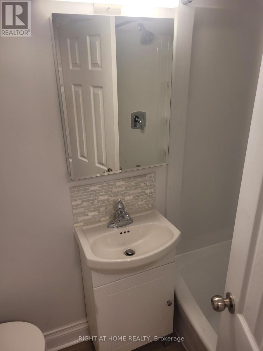 B - 246 Rosemount Avenue, Toronto, Ontario  M6H 2N3 - Photo 11 - W12122492