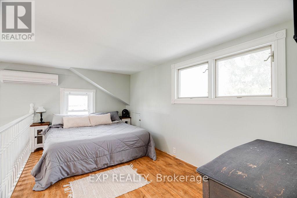 140 William Street, North Middlesex, Ontario  N0M 2A0 - Photo 11 - X12122453