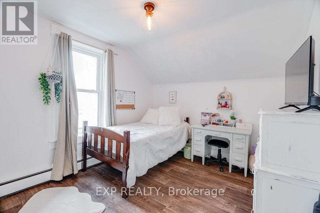 140 William Street, North Middlesex, Ontario  N0M 2A0 - Photo 13 - X12122453