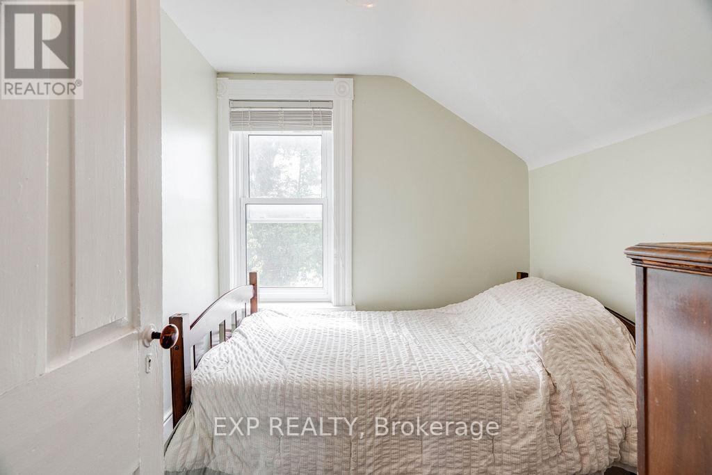 140 William Street, North Middlesex, Ontario  N0M 2A0 - Photo 14 - X12122453