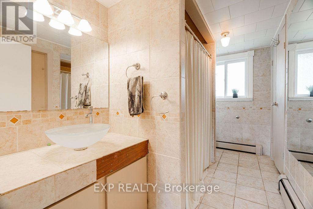 140 William Street, North Middlesex, Ontario  N0M 2A0 - Photo 19 - X12122453