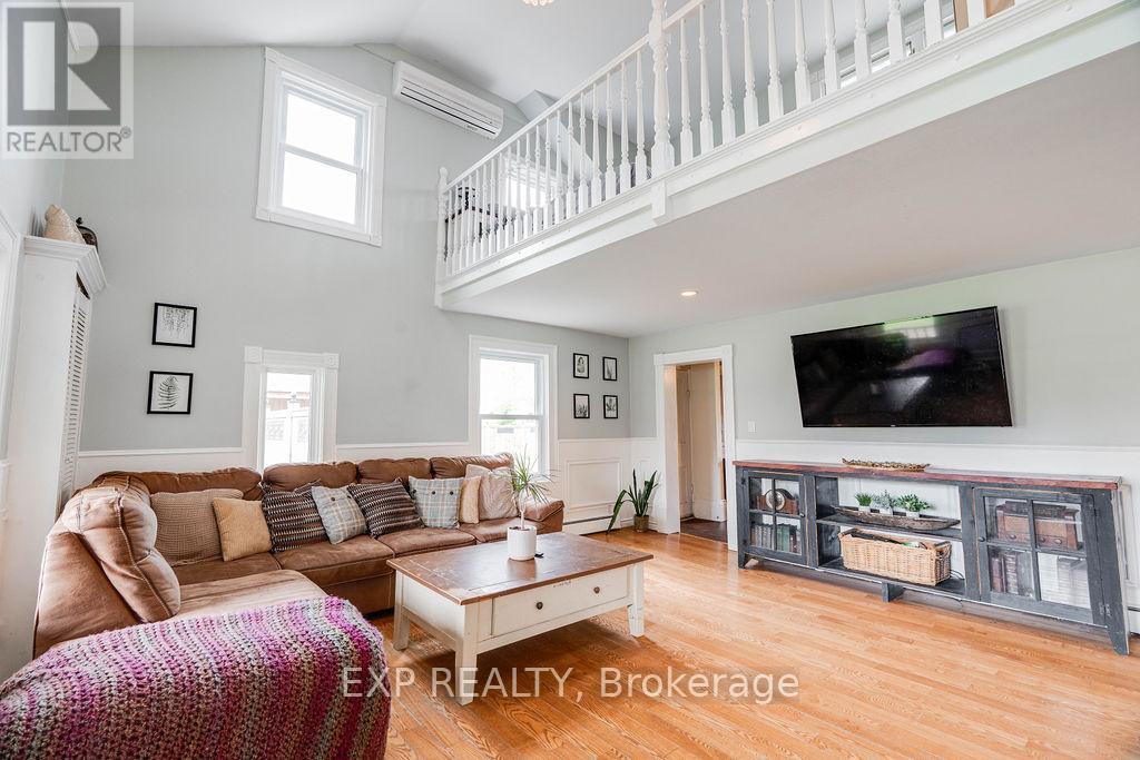 140 William Street, North Middlesex, Ontario  N0M 2A0 - Photo 2 - X12122453