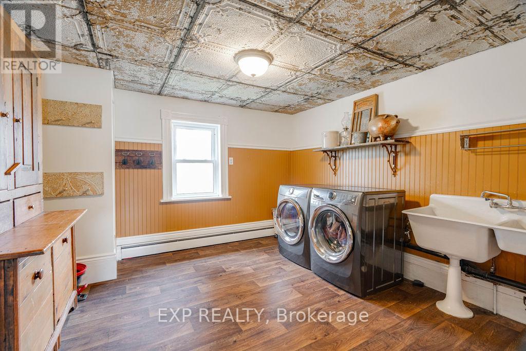 140 William Street, North Middlesex, Ontario  N0M 2A0 - Photo 20 - X12122453