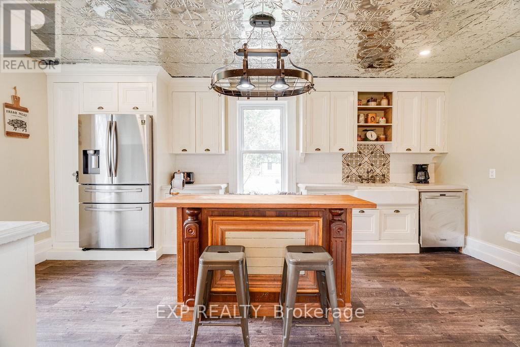 140 William Street, North Middlesex, Ontario  N0M 2A0 - Photo 4 - X12122453