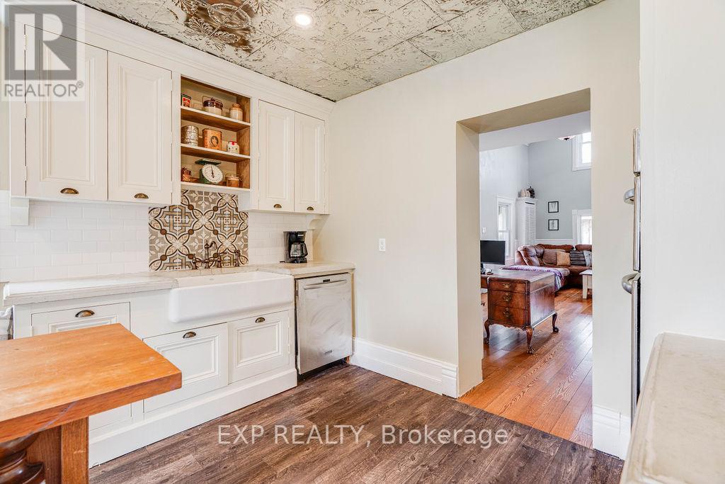 140 William Street, North Middlesex, Ontario  N0M 2A0 - Photo 6 - X12122453